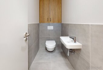 CENTRUM jedinečný 2 izb.byt s predzáhradkou 92 m2 - 12