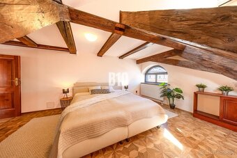 Jedinečný podkrovný mezonet v historickom Esterháziho paláci - 12