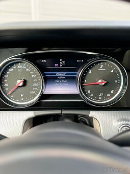 Mercedes benz E220 4matik - 12