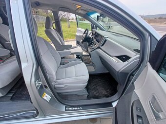 TOYOTA PREVIA/SIENNA LE 3,5 V6 2016 8 MÍST TOP STAV - 12
