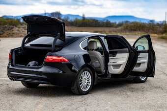 Jaguar XF 20d 132kW AWD 8AT (pohon 4x4, svetlá koža, LED) - 12