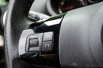 Opel Corsa 1.4 16V Cosmo - 12