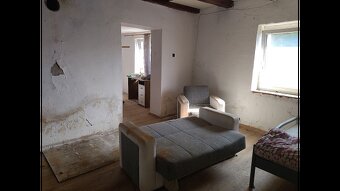 Na predaj starší rodinný dom s veľkou záhradou. - 12