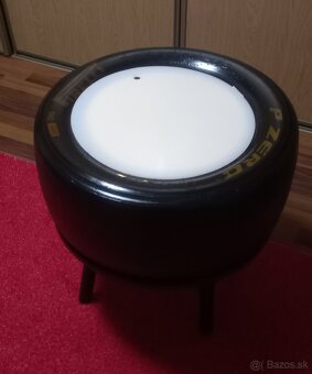 Stôl z pneumatiky formule 3000 - 12