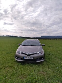 Toyota Auris Touring Sports - 12