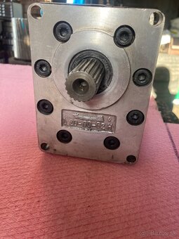 Nové hydraulcké čerpadla UNK320,UNC200,201 - 12