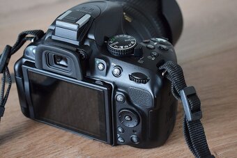 Nikon D5200 s VR objektivom 18 - 105 AF-S - 9 tisiic zaberov - 12