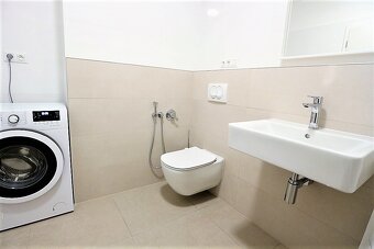 NOVINKA  I  MODERNÝ 2i.BYT S LOGGIOU a S PARKOVANÍM  / BA I. - 12
