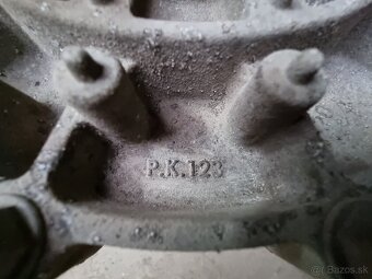HYUNDAI IX 20 kufrové dvere - 12