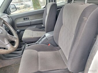 NISSAN NAVARA 2,5TD 4X4 KLÍMA ŤAŽNÉ 2006 ROK - 12
