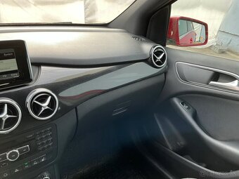 Mercedes-Benz B 220 CDI 2013 panoráma - 12
