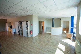 Na predaj moderná hala s administratívnym a sociálnym zázemí - 12