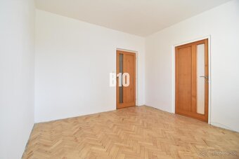Priestranný 4 izbový byt na dobrej adrese - 12