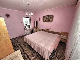 Priestranný Rodinný Dom v Tichej Rodinnej Lokalite - 12