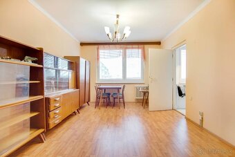 Veľký 3-izbový byt s balkónom blízko stanice, Nové Zámky – 8 - 12