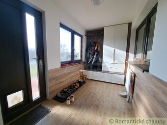 Pekný 3-izbový rodinný dom s veľkým pozemkom a garážou - 12