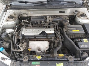 Hyundai Elantra 1.6i 16V Comfort - 12