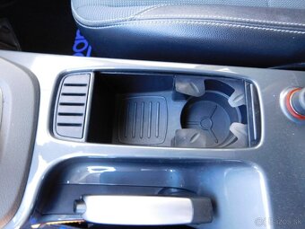 Ford C-max 2.0 TDCi,TITANIUM,pěkný,TAŽNÝ ZAŘÍZENÍ - 12