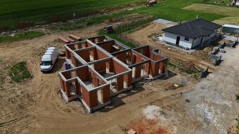 Predam 4 izbovy rodinny dom Lednicke Rovne pri parku - 12