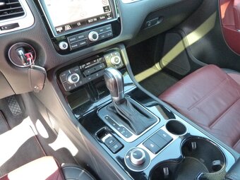Volkswagen Touareg II 3.0 V6 TDI BMT Premium 4MOTION - 12