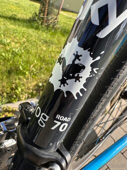 Predám cestný bicykel Frog Road 70 Team Sky edition - 12