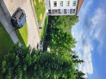 V slušnej bytovke, pekný slnečný zrekonštruovaný byt. - 12