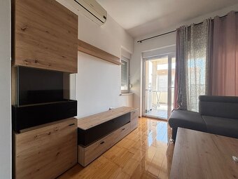 Zariadený 2,5 izbový apartmán s veľkou terasou / Chorvátsko - 12