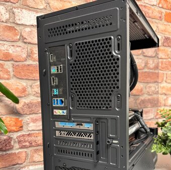 i3 12100F\16GB\RX 7800XT\SSD\850W Zdr - 12