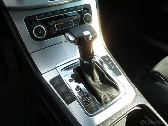 Volkswagen Passat Variant 3.2 V6 Highline 4-Motion DSG - 12