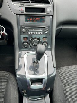 Peugeot 5008 1.6 HDi 80kw automat 7 míst panorama - 12