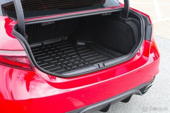 "Predané" Alfa Romeo Giulia 2.2 JTDM Veloce AT AWD - 12