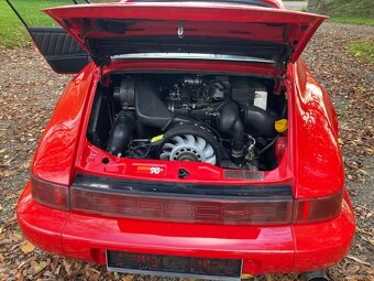Porsche 911 Carrera 4 z roku 1990 - 12