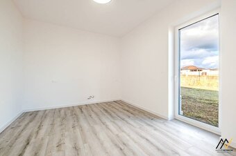 RODINNÝ DOM OBEC SVINIA, OKRES PREŠOV - 12