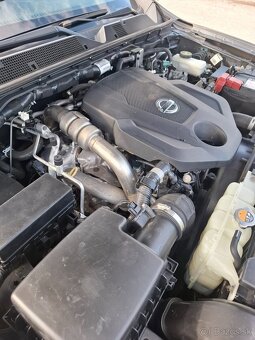 Nissan Navara NP300 Tekna Double Cab 2.3 dCi 190 7 A/T - - 12