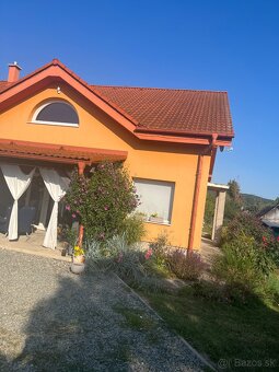 Predáme veľký dvojpodlažný dom s veľkým pozemkom - 12