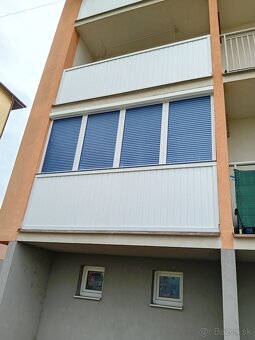ZASKLENIE BALKÓNA,ČI TERASY LACNEJŠIE? ROLETY, ŽALÚZIE? - 12