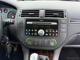 Ford Focus C-Max Ghia - 12