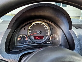 Volkswagen UP - 12