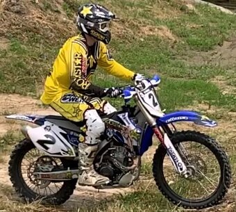 Yamaha YZF 250 - 12