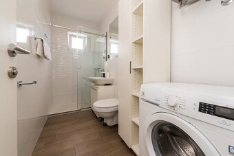 3-izbový zariadený apartmán v 1.rade od mora / Chorvátsko - 12
