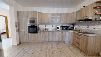 Na predaj 4-izbový bungalov s garážou a krytou terasou – Hru - 12