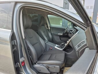 Volvo XC60 D4 2.4L Drive-E Momentum Geartronic AWD - 12