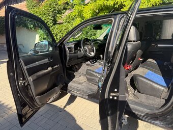 Toyota Hilux - 12