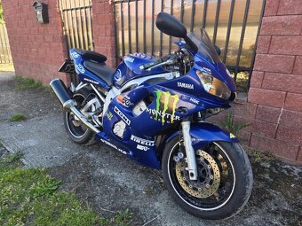Yamaha YZF R6 - 12