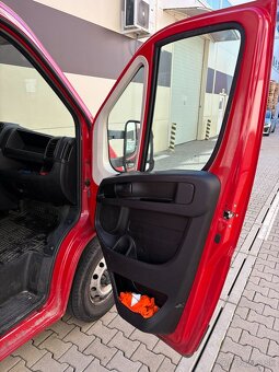 FIAT DUCATO r.v. 2022 - skriňová dodávka s hydraulickým zvíh - 12