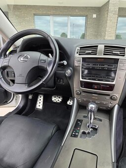 Lexus IS250 A/T - 12