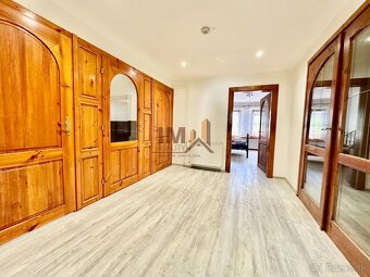 NA PREDAJ MODERNÝ ZREKONŠTRUOVANÝ 4i RODINNÝ DOM S GARÁŽOU - 12