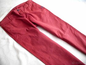 Desigual pánske chino nohavice bordovo červené L-XL - 12