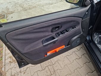 Mitsubishi Carisma 1.6i 16V Avance 103k M5 (benzín) kup.SR - 12
