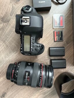 Canon EOS 5D MarkIII - Objektiv Canon EF 24-70mm 1:2.8 - 12